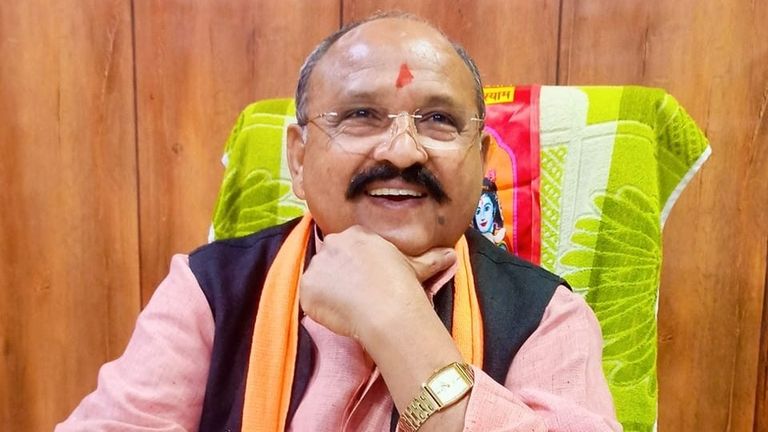 '1 करोड़ का घर, लाखों का सोना-कैश और गाड़ी'...ओम बिरला के सामने चुनाव लड़ रहे 'प्रह्रलाद गुंजल' के पास कुल कितनी संपत्ति? '1 करोड़ का घर, लाखों का सोना-कैश और गाड़ी'...ओम बिरला के सामने चुनाव लड़ रहे 'प्रह्रलाद गुंजल' के पास कुल कितनी संपत्ति?