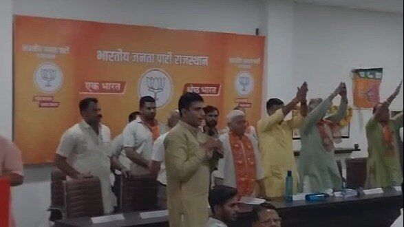 Rajasthan: मीटिंग में आपस में भिड़े BJP नेता, एकता प्रदर्शन के लिए रखी गई थी बैठक, एक-दूसरे को मारने दौड़े समर्थक 