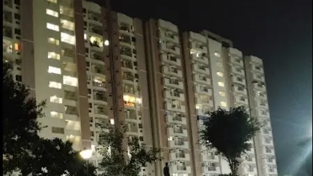 फ्लैट में मिला मां-बेटी का शव, पति गायब, 8 दिन से घर से बाहर नहीं निकली थी महिला, परिजन ने बताई चौंकाने वाली बात