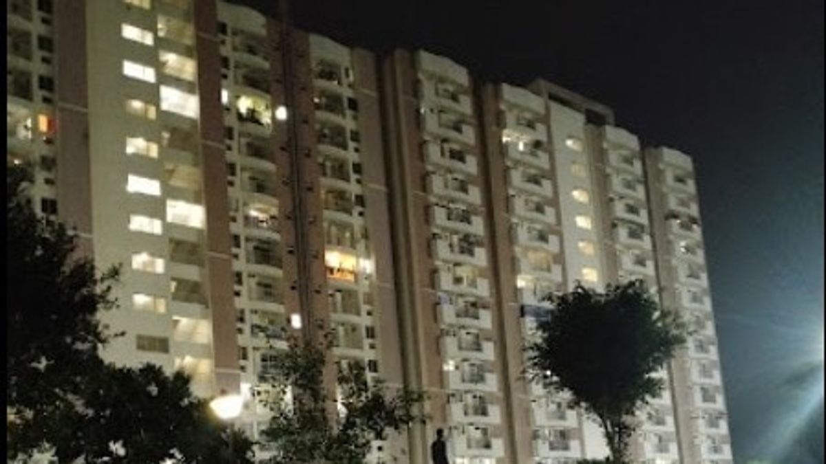 फ्लैट में मिला मां-बेटी का शव, पति गायब, 8 दिन से घर से बाहर नहीं निकली थी महिला, परिजन ने बताई चौंकाने वाली बात फ्लैट में मिला मां-बेटी का शव, पति गायब, 8 दिन से घर से बाहर नहीं निकली थी महिला, परिजन ने बताई चौंकाने वाली बात