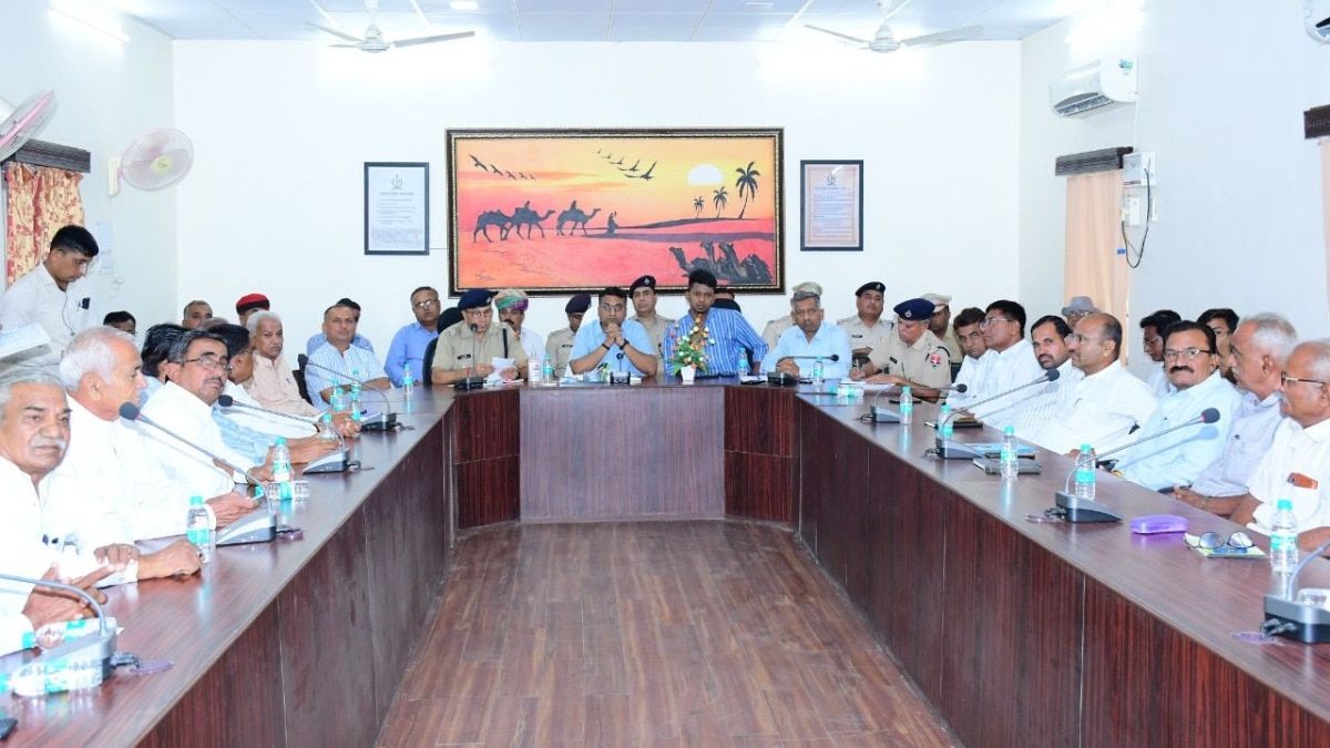 Barmer: SP-कलेक्टर को बाड़मेर में क्यों बुलानी सर्वसमाज की पंचायत...चुनाव के बाद ऐसा क्या हुआ? Barmer: SP-कलेक्टर को बाड़मेर में क्यों बुलानी सर्वसमाज की पंचायत..चुनाव के बाद ऐसा क्या हुआ?