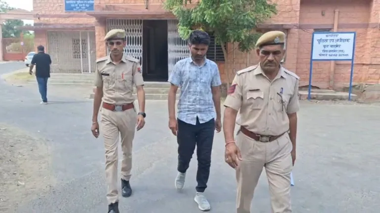 Barmer: रविंद्र सिंह भाटी के करीबी से हुई मारपीट! पुलिसकर्मियों को मिली बड़ी सजा NewsTak
