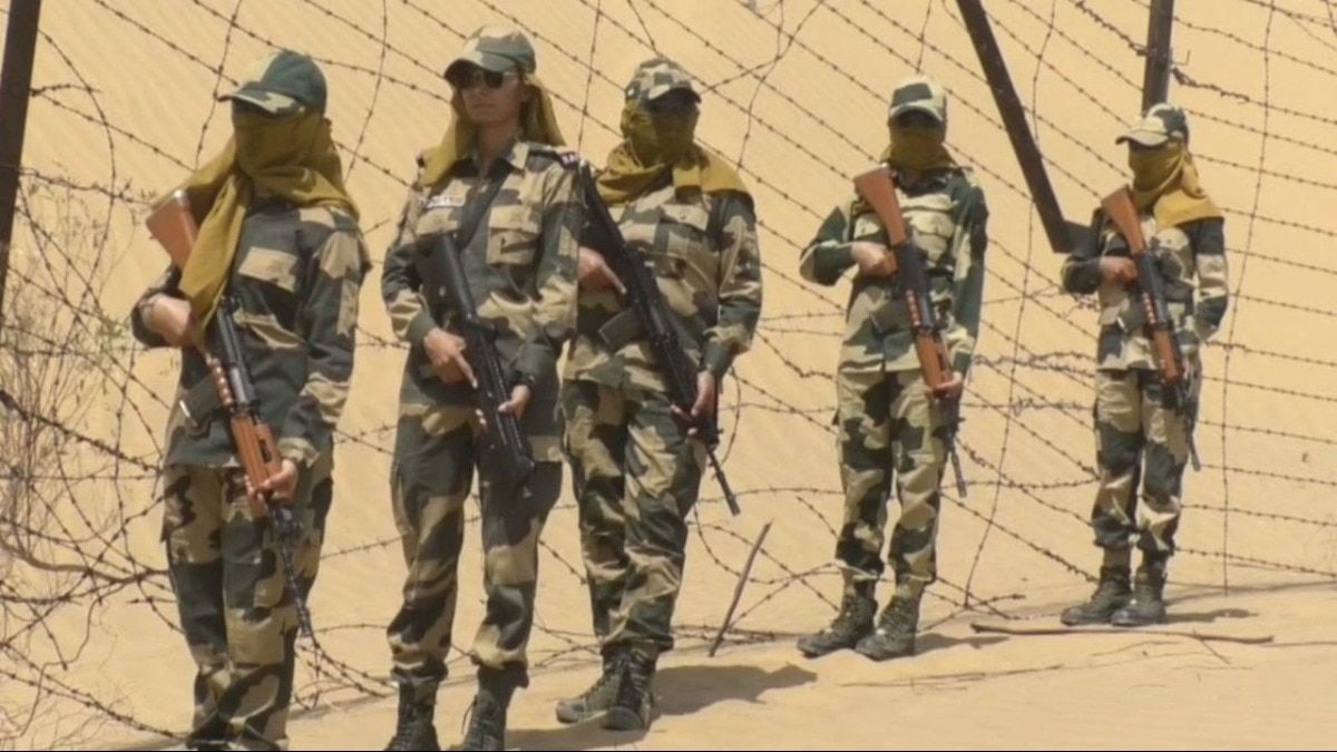 Rajasthan Weather: गर्म रेत से पिघलने लगे जवानों के जूते, बॉर्डर पर हांफने लगा तापमान मापी यंत्र, 56°C के बीच डटी BSF Rajasthan Weather: गर्म रेत से पिघलने लगे जवानों के जूते, बॉर्डर पर हांफने लगा तापमान मापी यंत्र, 56°C के बीच डटी BSF