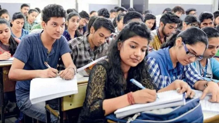 JEE-Advanced : 360 अंकों की ही रही परीक्षा, जानें कैसा रहा आईआईटी प्रवेश परीक्षा के लिए इस बार का पेपर NewsTak