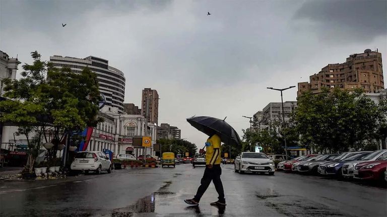 Rajasthan Weather: बाड़मेर में पारा लुढ़का..प्रदेश को गर्मी से राहत, IMD ने बारिश को लेकर जारी किया नया अलर्ट Rajasthan Weather: बाड़मेर में पारा लुढ़का..प्रदेश को गर्मी से राहत, IMD ने बारिश को लेकर जारी किया नया अलर्ट