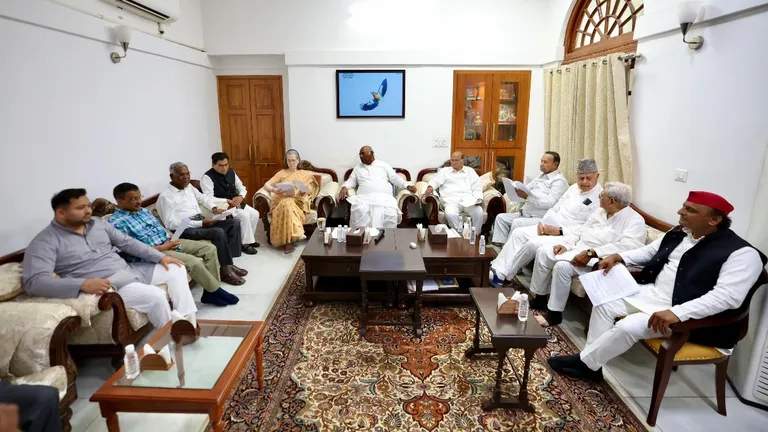 I.N.D.I.A. Alliance: इंडिया गठबंधन की बनेगी सरकार, राजस्थान में बीजेपी को होगा बड़ा नुकसान! Exit Poll से पहले बड़ी अपडेट NewsTak