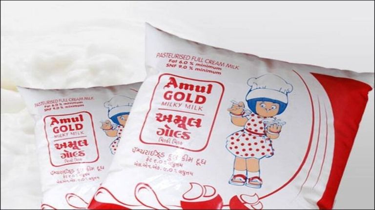 Milk Prices Hike: लोकसभा चुनाव खत्म होते ही महंगा हुआ दूध, अमूल-मदर डेयरी ने बढ़ाए दाम NewsTak