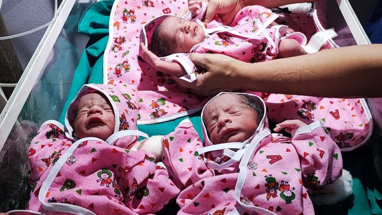 Rajasthan: पहले नहीं हो रहे थे बच्चे, अब टोंक में महिला ने एक साथ दिया 3 बच्चों को जन्म Rajasthan: पहले नहीं हो रहे थे बच्चे, अब टोंक में महिला ने एक साथ दिया 3 बच्चों को जन्म