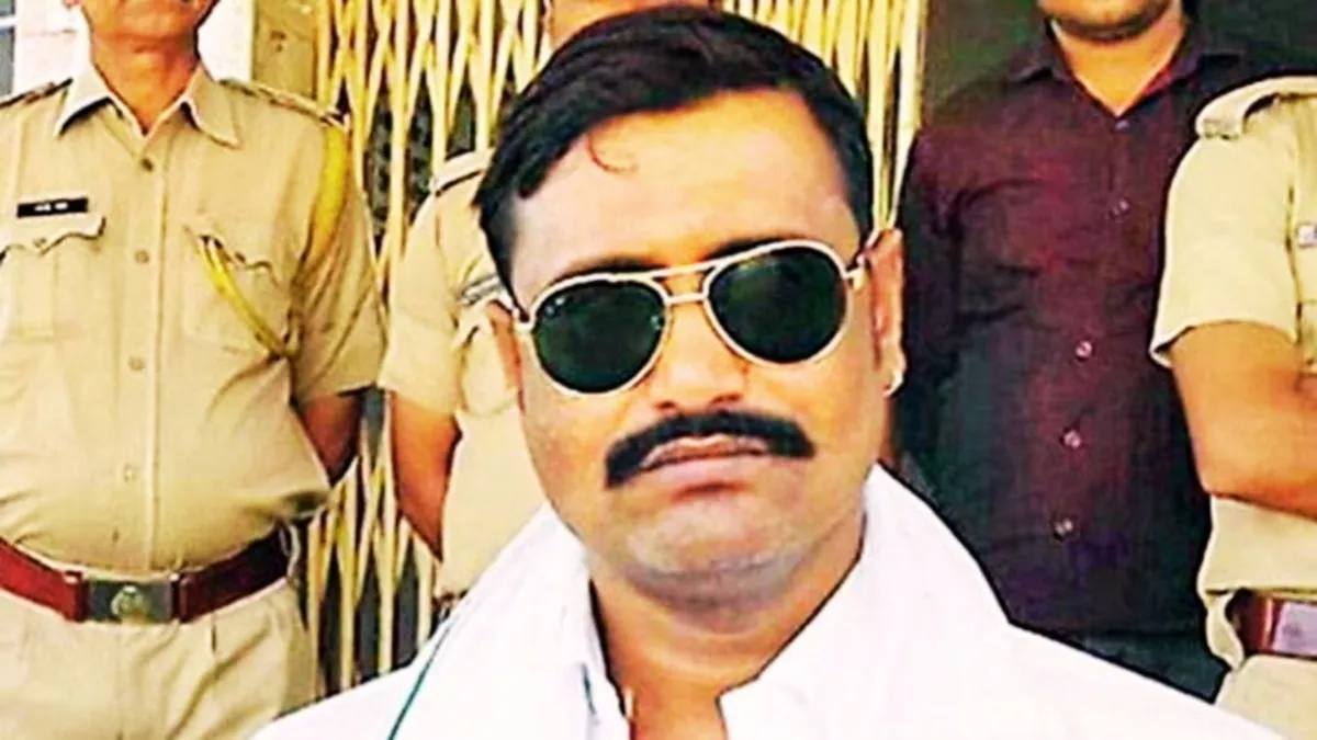 चंबल के कुख्यात डकैत को पुलिस ने कस्टडी में लिया, कभी वसुंधरा राजे के महल को बम से उड़ाने की दी थी धमकी NewsTak