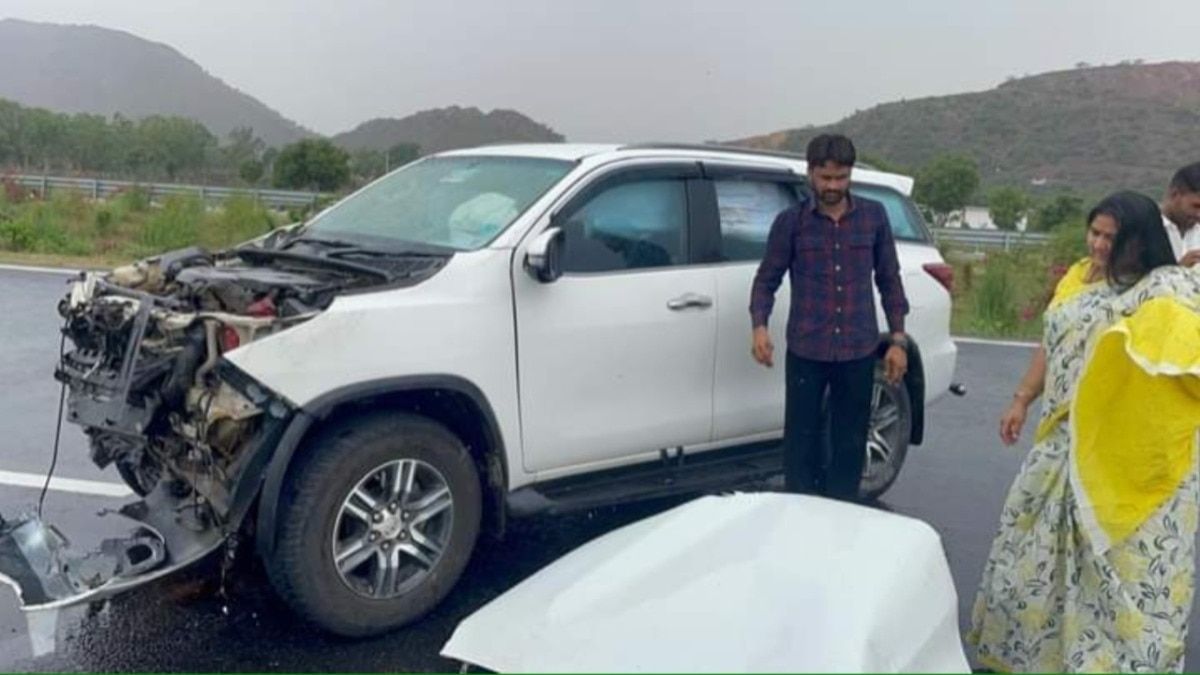 दिल्ली-मुंबई एक्सप्रेस पर कांग्रेस MLA की गाड़ी का एक्सीडेंट, डिवाइडर से टकराई कार, बाल-बाल बची विधायक MLA Indira Meena Car Accident