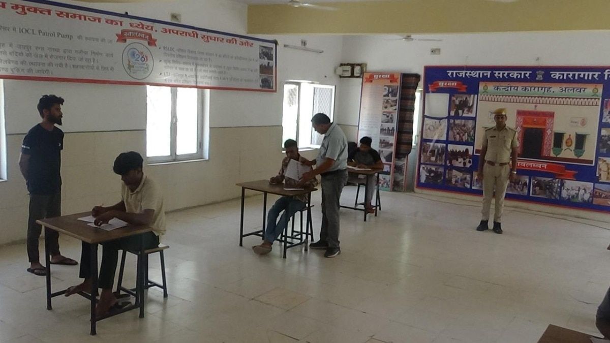 Alwar: जेल में सिखाया जा रहा फास्ट फूड तैयार करना तो कोई कर रहा है बीए-एमए...सामने आई कैदियों के ये तस्वीर NewsTak