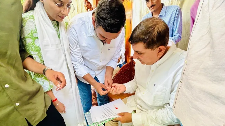 Rajasthan: पूर्व मंत्री ने अपने खून से लिखी CM भजनलाल को चिट्ठी, सरकार से की ये बड़ी मांग NewsTak