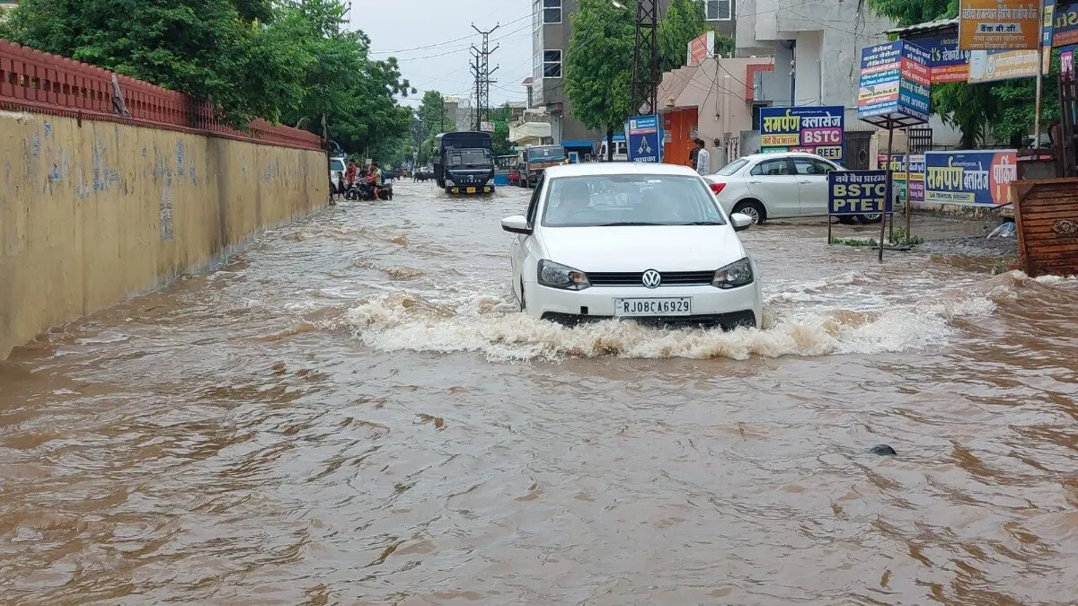 Rajasthan Weather Update: बूंदी में आसमान से बरसी आफत! लगातार 12 घंटे भारी बारिश के बाद बाढ़ जैसे हालात NewsTak