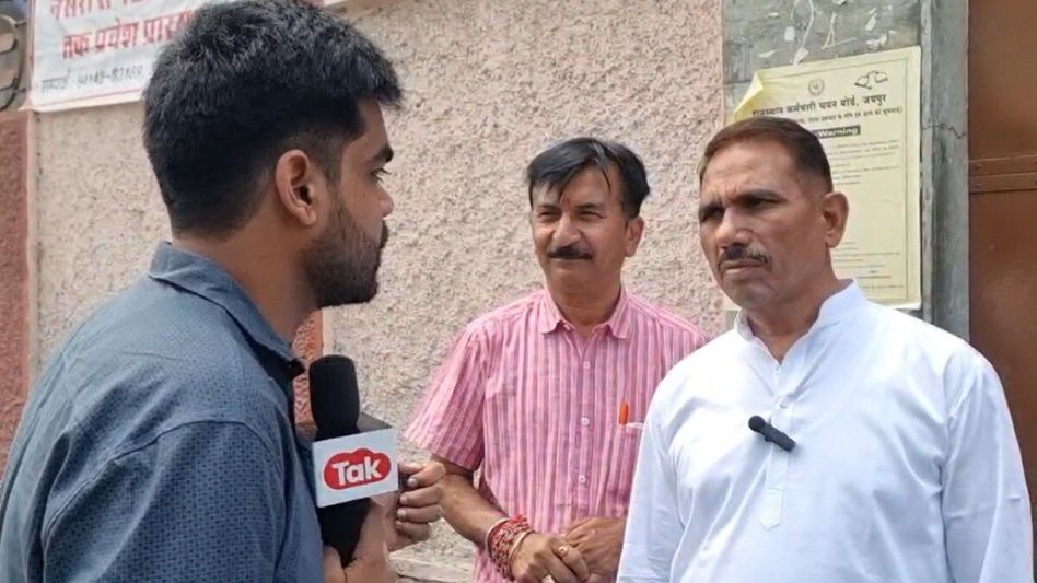 जहां कलेक्टर रहे उसी सीट से पहली बार चुनावी मैदान में तारांचद मीणा, बूथ पर वोट डालने पहुंचे तो देखिए उन्होंने क्या कहा? Video Thumbnail