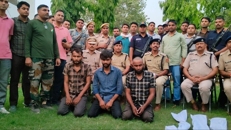 50 राउंड की फायरिंग के बाद कैसे पकड़ा गया 1 लाख का इनामी डकैत 'लुक्का'? सिर मुंडवा कर पूरे बाजार में घुमाया Video Thumbnail