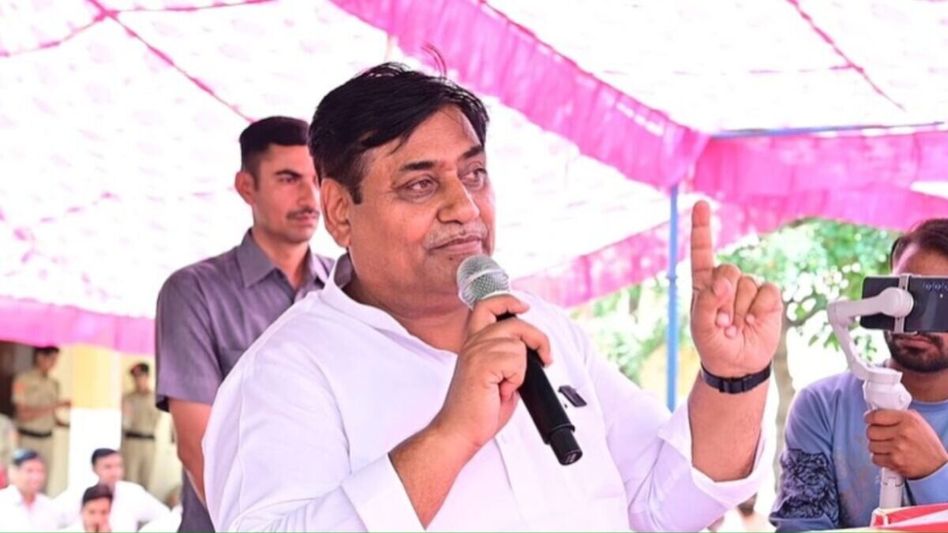 Rajasthan Politics: डोटासरा ने बीजेपी को जमकर घेरा! कांग्रेस अध्यक्ष बोले- राजस्थान से ले लिया बदला Video Thumbnail