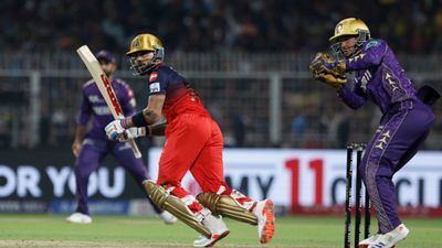 KKR vs RCB LIVE Score, IPL 2025 1st Match: विराट कोहली-फिल सॉल्ट और क्रुणाल पंड्या के दम पर आरसीबी ने डिफेंडिंग चैंपियन केकेआर को धोया, 22 गेंद पहले ही जीत लिया मैच SportsTak Hindi