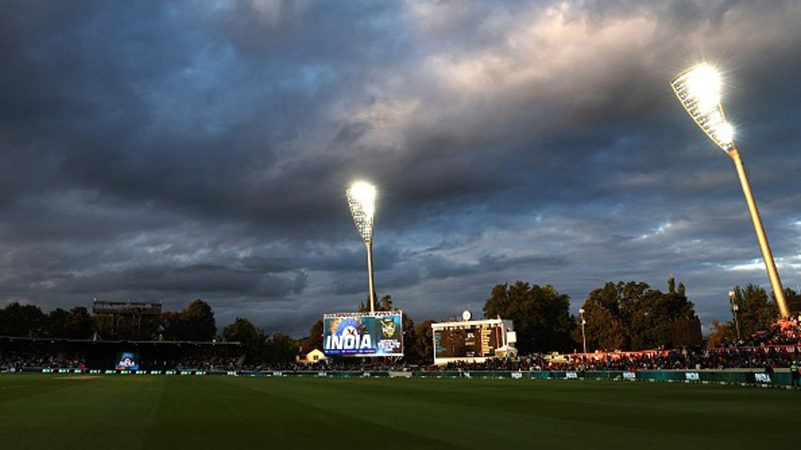 IND vs AUS 1st T20I Highlights: भारत और ऑस्ट्रेलिया के बीच बारिश के चलते पहला T20I रद्द  IND vs AUS 1st T20I Highlights: भारत और ऑस्ट्रेलिया के बीच बारिश के चलते पहला T20I रद्द