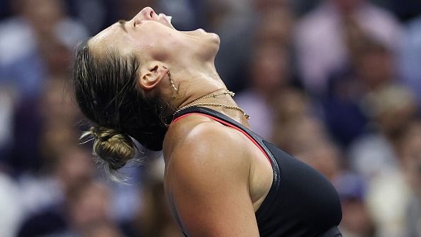 US Open 2025: रैकेट फेंका, चीखी-चिल्‍लाई, डिफेंडिंग चैंपियन एरिना सबालेंका ने सेमीफाइनल में क्‍या-क्‍या किया?