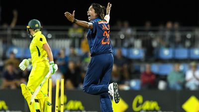 झूलन गोस्वामी ने रचा इतिहास, महिला क्रिकेट में किया 600 विकेट लेने का कारनामा SportsTak Hindi