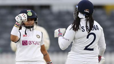INDW vs AUSW Test: भारत-ऑस्ट्रेलिया पिंक बॉल टेस्ट में 6 खिलाड़ियों ने किया डेब्यू SportsTak Hindi