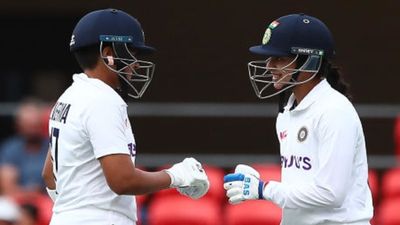 INDW vs AUSW Test: मंधाना के रिकॉर्ड शतक से पिंक बॉल टेस्ट का दूसरा दिन भी भारत के नाम SportsTak Hindi