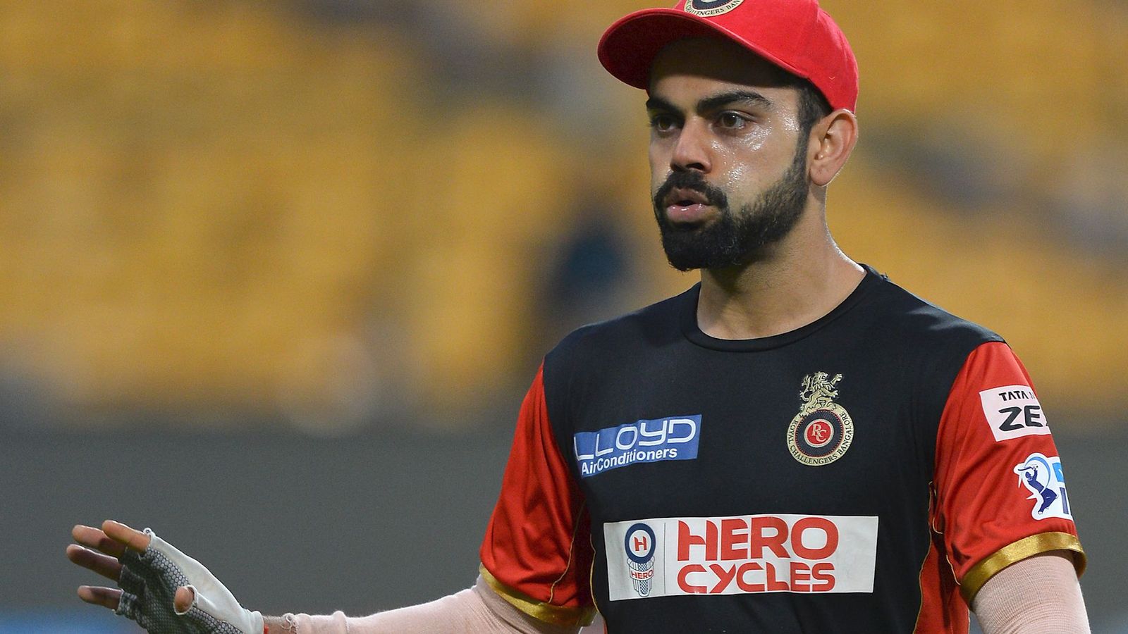 विराट ने फिटनेस पर सवाल उठाकर निकाला, पूरे IPL में खाता तक नहीं खोल सका ये भारतीय विराट ने फिटनेस पर सवाल उठाकर निकाला, पूरे IPL में खाता तक नहीं खोल सका ये भारतीय