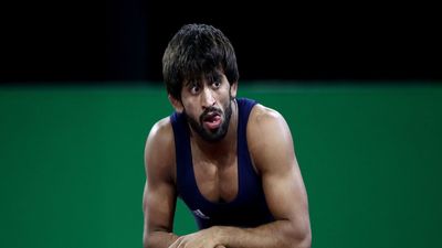 Exclusive | अगर फिट होती अंशु तो विश्व चैंपियनशिप में जीत सकती थी गोल्ड : बजरंग पूनिया SportsTak Hindi