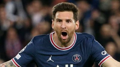 BALLON D'OR Nomination: बैलन डी ओर के लिए मेसी, रोनाल्डो समेत 30 फुटबॉलर नामित, जानिए कब मिलेगा अवॉर्ड SportsTak Hindi