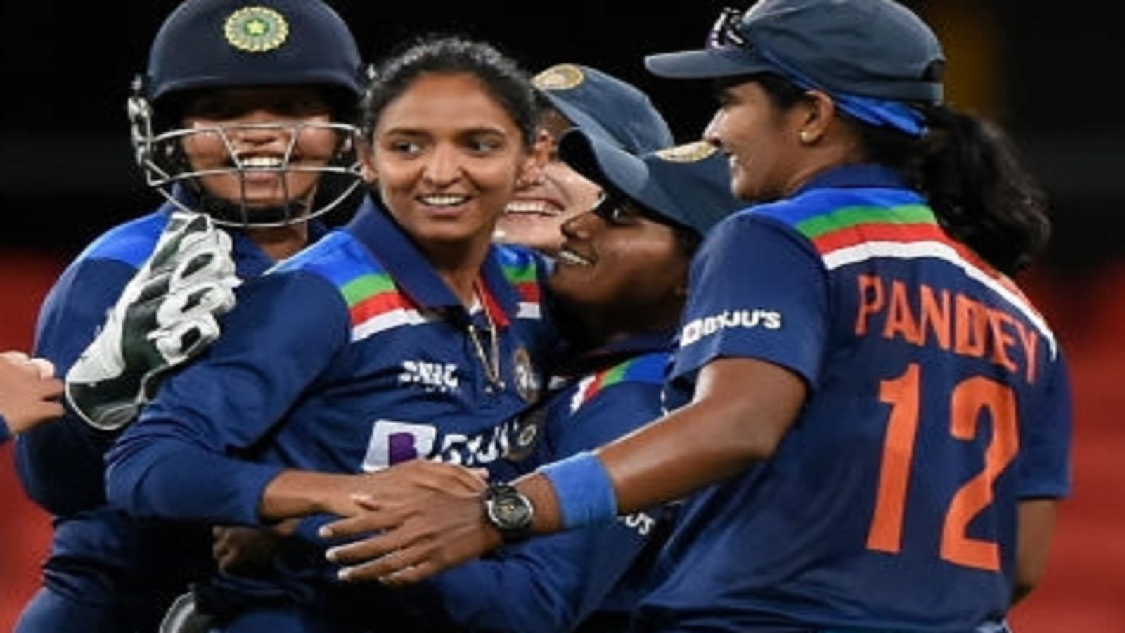 INDW vs AUSW: आखिरी ओवर में 21 रन बनाकर भी हारी टीम इंडिया, ऑस्ट्रेलिया से टी20 सीरीज गंवाई INDW vs AUSW: आखिरी ओवर में 21 रन बनाकर भी हारी टीम इंडिया, ऑस्ट्रेलिया से टी20 सीरीज गंवाई