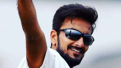 Purple Cap: हर्षल पटेल ने 32 विकेट लेकर रचा इतिहास, देखें टॉप-5 में कौन-कौन SportsTak Hindi