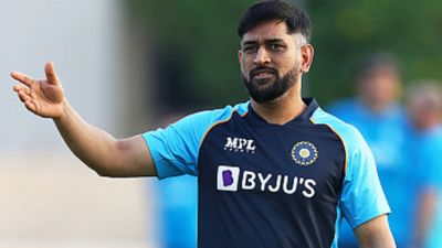 सलाम क्रिकेट : सुरेश रैना बोले-धोनी की ये पांच बातें विराट कोहली को बनाएंगी चैंपियन  SportsTak Hindi