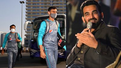 3 गेंदों में ठोक दिए 14 रन, पाकिस्तान के इस 39 साल के खिलाड़ी का प्रदर्शन देख जहीर खान ने कह दी बड़ी बात SportsTak Hindi