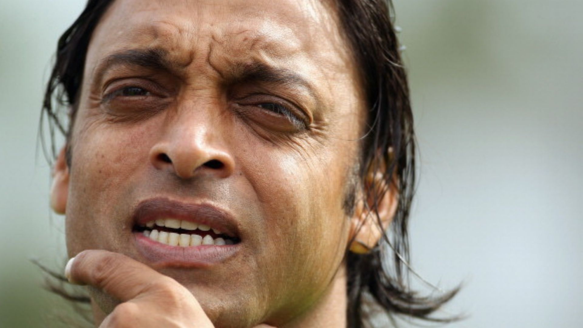 एंकर के बुरा बर्ताव करने पर शोएब अख्तर ने बीच में ही छोड़ा टीवी शो, अब ट्वीट कर दी सफाई