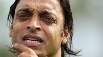 एंकर के बुरा बर्ताव करने पर शोएब अख्तर ने बीच में ही छोड़ा टीवी शो, अब ट्वीट कर दी सफाई SportsTak Hindi