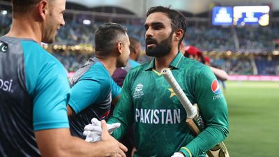 वनडे वर्ल्ड कप से ठीक पहले हुआ था आसिफ अली की 2 साल की बेटी का निधन, अब 15 गेंदों में ठोके 7 छक्के SportsTak Hindi