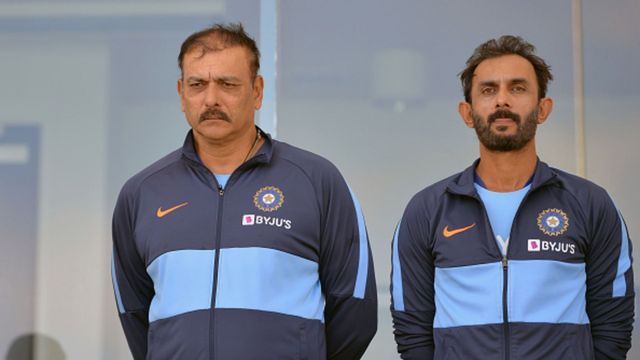 प्रेस कॉन्फ्रेंस में एक बार फिर नहीं पहुंचे विराट, कोच ने दिया तीखे सवालों का जवाब प्रेस कॉन्फ्रेंस में एक बार फिर नहीं पहुंचे विराट, कोच ने दिया तीखे सवालों का जवाब
