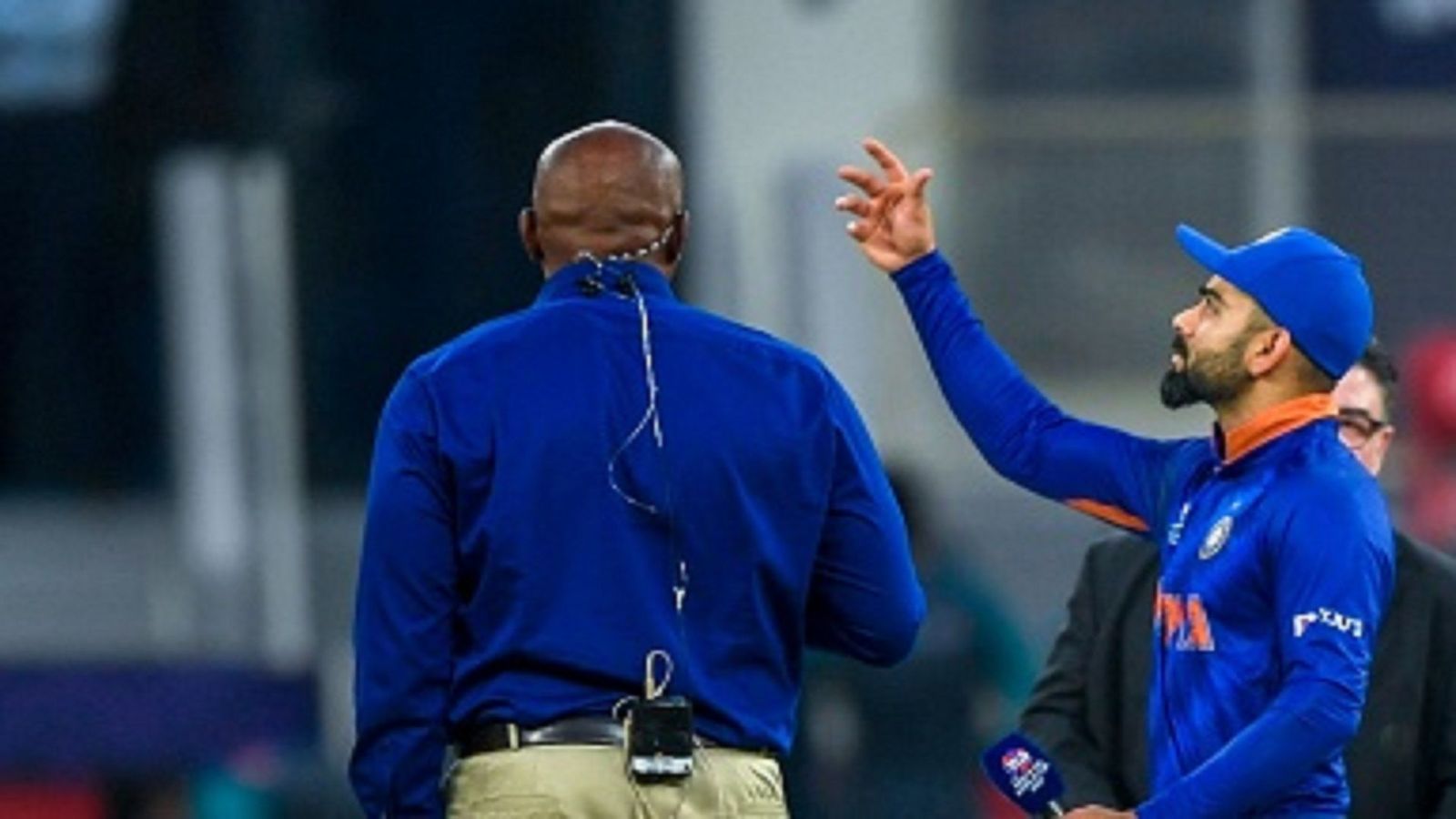 Ind vs Sco : बर्थडे पर टॉस जीत कोहली ने चुनी गेंदबाजी, 'Playing XI' में बड़ा बदलाव Ind vs Sco : बर्थडे पर टॉस जीत कोहली ने चुनी गेंदबाजी, 'Playing XI' में बड़ा बदलाव