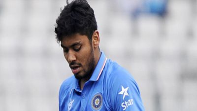 ये 5 दिग्गज न होते तो इंदौर की गलियों में गेंदबाजी कर रहे होते आवेश, अब खुला राज SportsTak Hindi