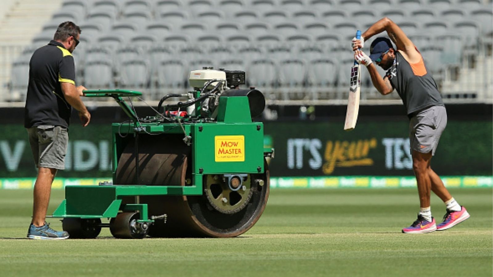 धोनी की टीम के ओपनिंग बल्लेबाज ने कोरोना वैक्सीन लेने से किया मना, अब टूर्नामेंट से कर दिया गया बाहर धोनी की टीम के ओपनिंग बल्लेबाज ने कोरोना वैक्सीन लेने से किया मना, अब टूर्नामेंट से कर दिया गया बाहर