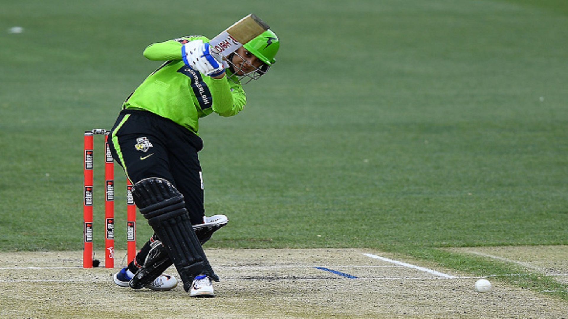 स्‍मृति मंधाना का विस्‍फोटक शतक, 64 गेंदों में जड़ दिए 14 चौके और तीन छक्‍के