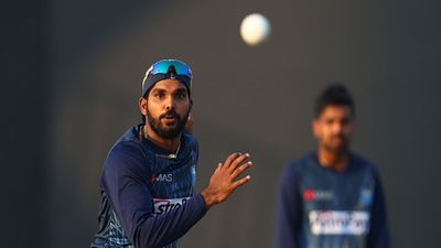 कोहली के पसंदीदा खिलाड़ी ने लगातार 2 गेंदों में लिए चार विकेट, जानिए कौन है ये खतरनाक गेंदबाज SportsTak Hindi