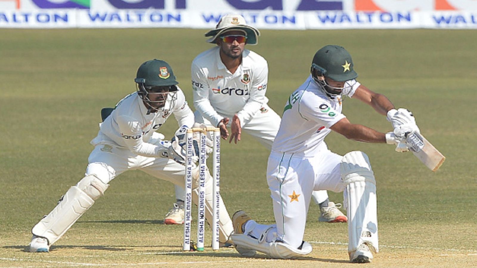 Pak vs Ban : आबिद और शफीक की पारी के चलते पाकिस्तान ने बांग्लादेश को पहले टेस्ट में बुरी तरह रौंदा Pak vs Ban : आबिद और शफीक की पारी के चलते पाकिस्तान ने बांग्लादेश को पहले टेस्ट में बुरी तरह रौंदा