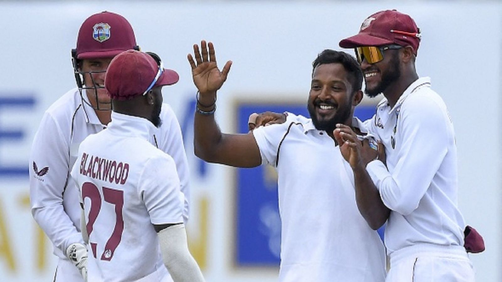 SL vs WI : कैरेबियाई स्पिनरों का कहर, एक पारी के 9 विकेट चटकाकर श्रीलंका को बैकफुट पर धकेला SL vs WI : कैरेबियाई स्पिनरों का कहर, एक पारी के 9 विकेट चटकाकर श्रीलंका को बैकफुट पर धकेला