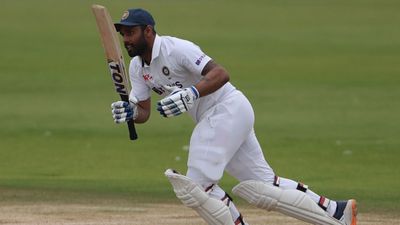 भारत के टेस्ट स्पेशलिस्ट बल्लेबाज ने कराई टीम इंडिया की वापसी, द. अफ्रीका ए के खिलाफ आधी टीम लौटी पवेलियन SportsTak Hindi