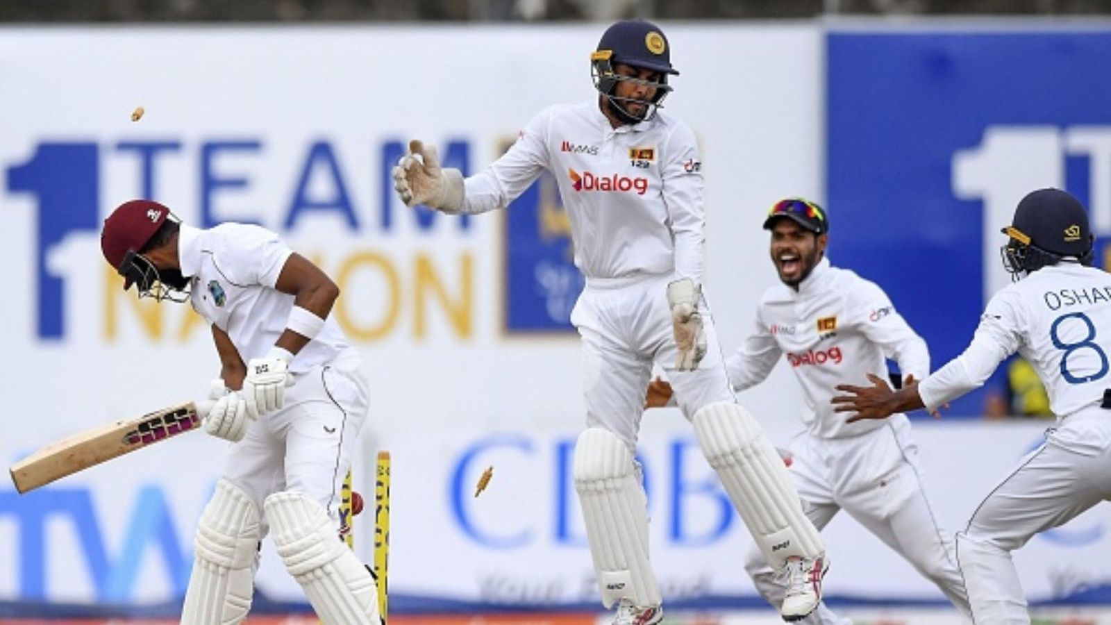 स्पिनर ने लिए 11 विकेट, 7 बल्लेबाजों ने बनाए सिर्फ 17 रन, क्लीन स्वीप कर श्रीलंका ने किया सीरीज पर कब्जा स्पिनर ने लिए 11 विकेट, 7 बल्लेबाजों ने बनाए सिर्फ 17 रन, क्लीन स्वीप कर श्रीलंका ने किया सीरीज पर कब्जा