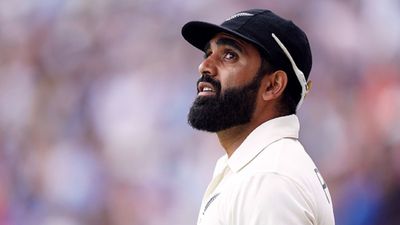 तेज गेंदबाजी करते हुए कैसे स्पिनर बने एजाज, 20 साल की उम्र में लिए इस फैसले से बदल गई दुनिया SportsTak Hindi