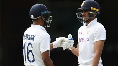 दूसरी पारी में फील्डिंग करने क्यों नहीं उतरे मयंक और गिल, BCCI ने दी बड़ी अपडेट SportsTak Hindi