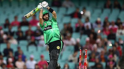 BBL : सिर्फ 61 रन में तबाह हो गई ग्लेन मैक्सवेल की टीम, 157 रन की जीत से सिडनी का धमाकेदार आगाज SportsTak Hindi