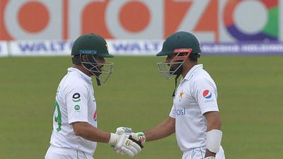 BAN vs PAK: सिर्फ 38 गेंदों पर खत्म हुआ दूसरा दिन, बाबर- अली की जोड़ी अभी भी क्रीज पर SportsTak Hindi